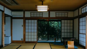 Akane | WiFi (free), bed sheets - DENIM HOSTEL float (Kurashiki)