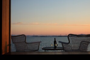 FUNE | Free WiFi, bed sheets