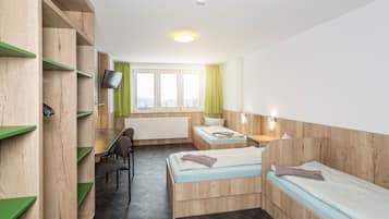 Standaard driepersoonskamer, 3 eenpersoonsbedden, niet-roken, privébadkamer | Gratis babybedden, gratis wifi, beddengoed