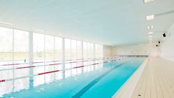 2 kolam renang indoor