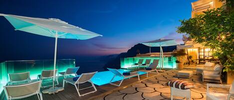 Kolam renang terbuka bermusim