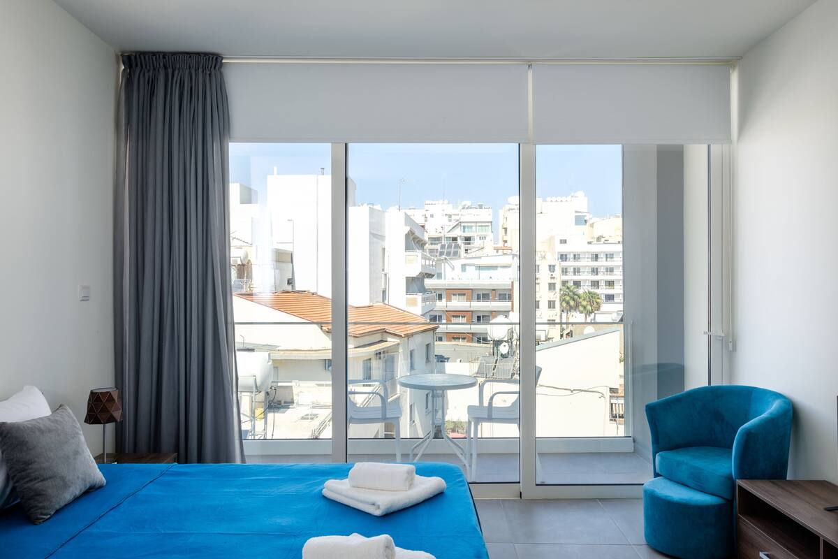 Insonorización, tabla de planchar con plancha y cunas gratuitas