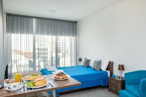 Flat-screen TV - The Habitat Mediterraneo (Larnaca)