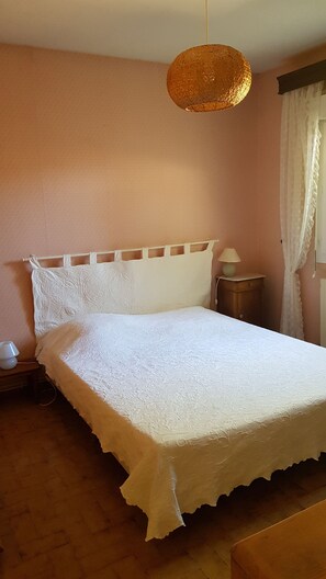 3 bedrooms, iron/ironing board, travel crib, free WiFi