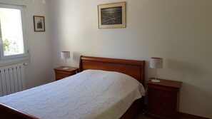 3 chambres, fer et planche à repasser, lit parapluie, Wi-Fi gratuit