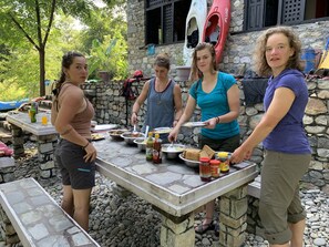 Outdoor dining - Best Adventure Nepal Camp (Ghyalchok)