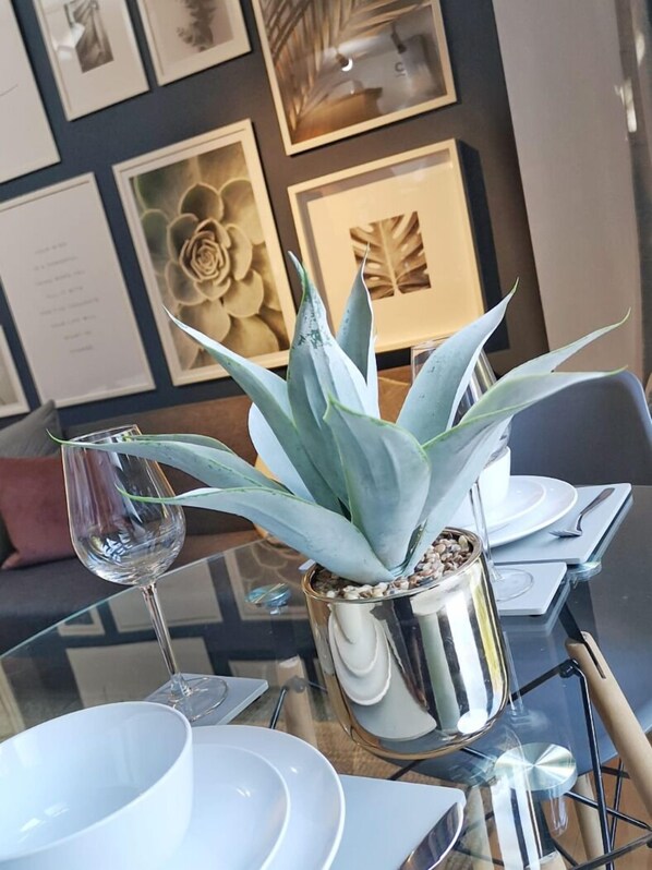 In-room dining - Charming Oxford Apartments (Oxford)