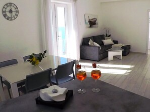 Casa, 3 quartos | Área de estar | TV de tela plana