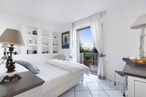 Huvila, 1 makuuhuone | 1 makuuhuone, tallelokero huoneessa, silitysrauta/-lauta