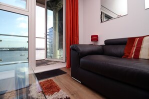 Living room - Havannah Street Apartments (Cardiff)