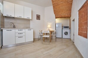 تناول الطعام داخل الغرفة