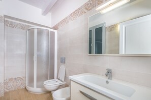 Apartment, 2 Bedrooms (appartamento) | Bathroom | Shower, rainfall showerhead, bidet - Appartamenti Costa del Sole (Marciana)