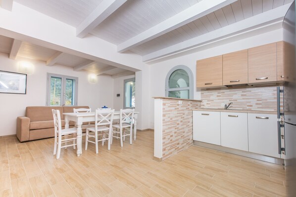 Apartment, 2 Bedrooms (appartamento) | Living area | LCD TV
