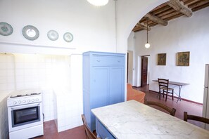 Basic Apartment, 1 Bedroom | Private kitchen | Full-sized fridge, microwave, oven, stovetop - Appartamento Bilocale Podere San Marco (Portoferraio)