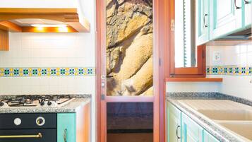 Apartment, 2 Schlafzimmer | Eigene Küche | Großer Kühlschrank, Ofen, Herdplatte, Kochgeschirr/Geschirr/Besteck