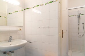 Apartamento, 1 quarto (Appartamento 2) | Banheiro | Chuveiro, chuveiro com efeito de chuva, bidê 