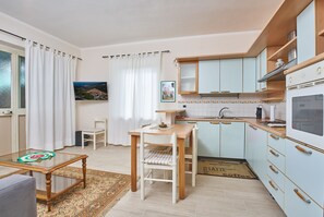 Maison, 1 chambre | Restauration dans la chambre