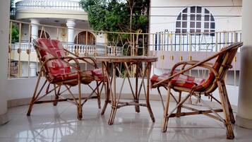 Căn hộ, 2 phòng ngủ, quang cảnh hồ bơi | Hiên