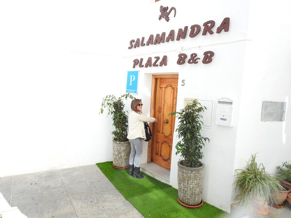 تفاصيل الفندق من الخارج