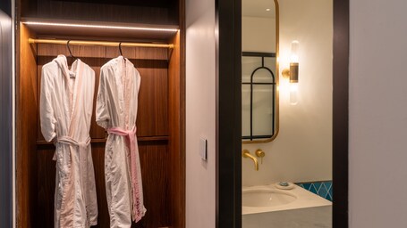 Gatsby Athens - Image 57