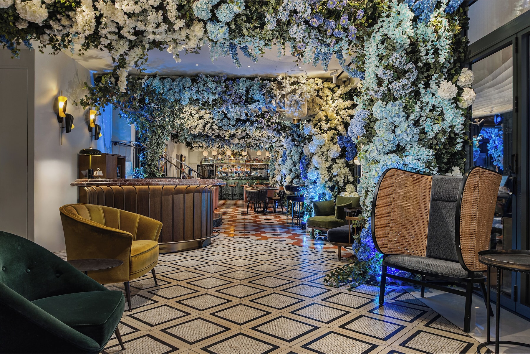 Lobby lounge