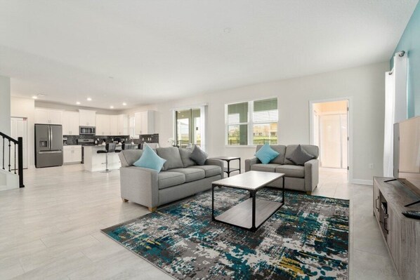 Televisión de pantalla plana y consola de videojuegos 