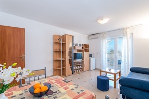 Apartment, Sea View (A5) | Living area | Flat-screen TV - Apartments Partelj (Vir)