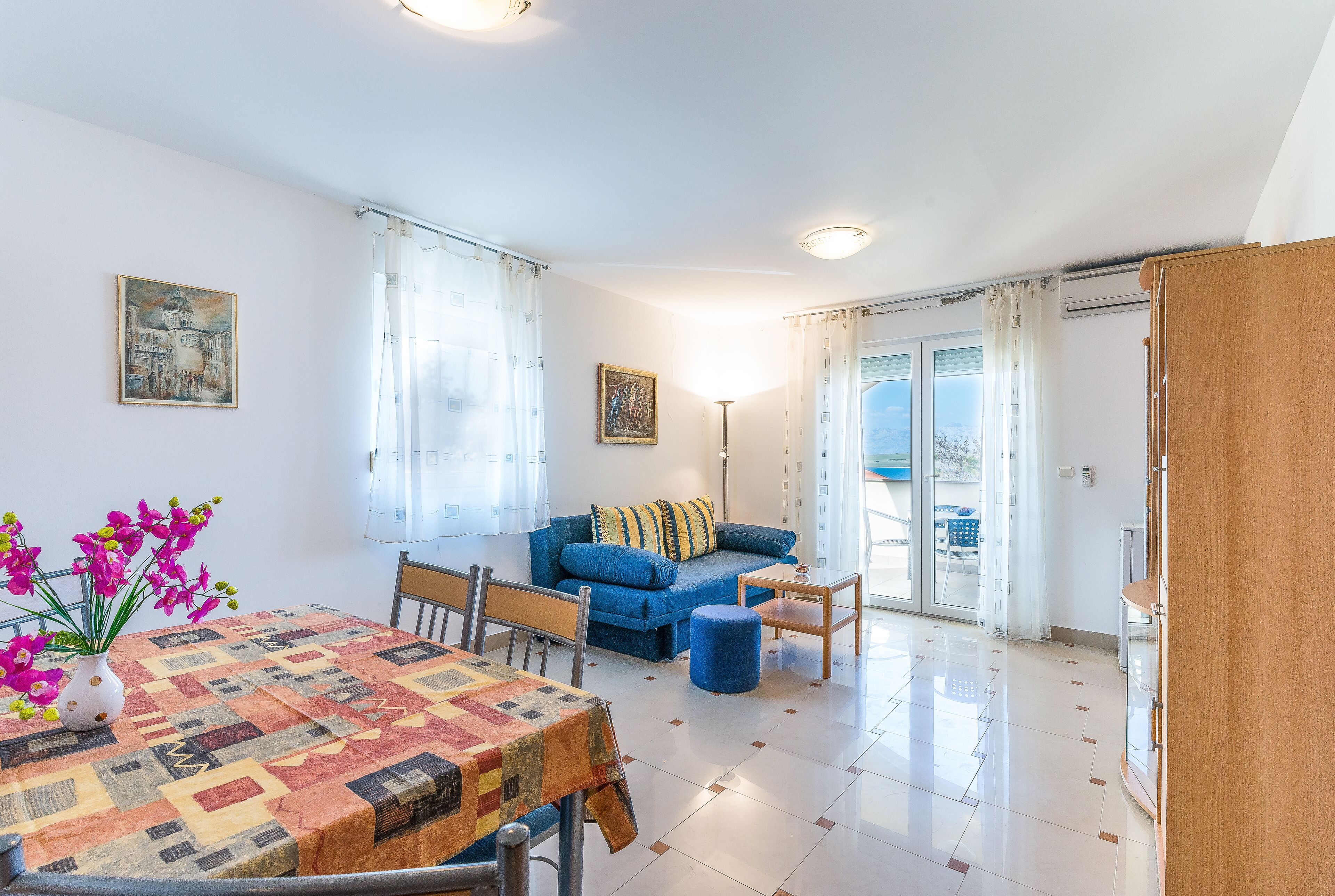 Leilighet, sjøutsikt (A4) | Oppholdsområde | Flatskjerm-TV