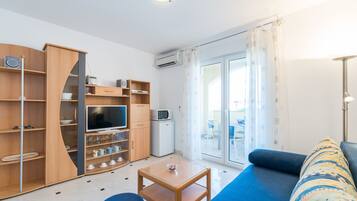 Apartment, 1 Schlafzimmer (A2) | Wohnbereich | Flachbildfernseher