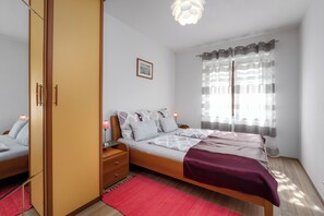 1 Schlafzimmer, Reisekinderbett, kostenloses WLAN, Bettwäsche