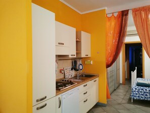 Microwave, dishwasher, coffee/tea maker, cookware/dishes/utensils - Loft Casa Elena (Pontassieve)