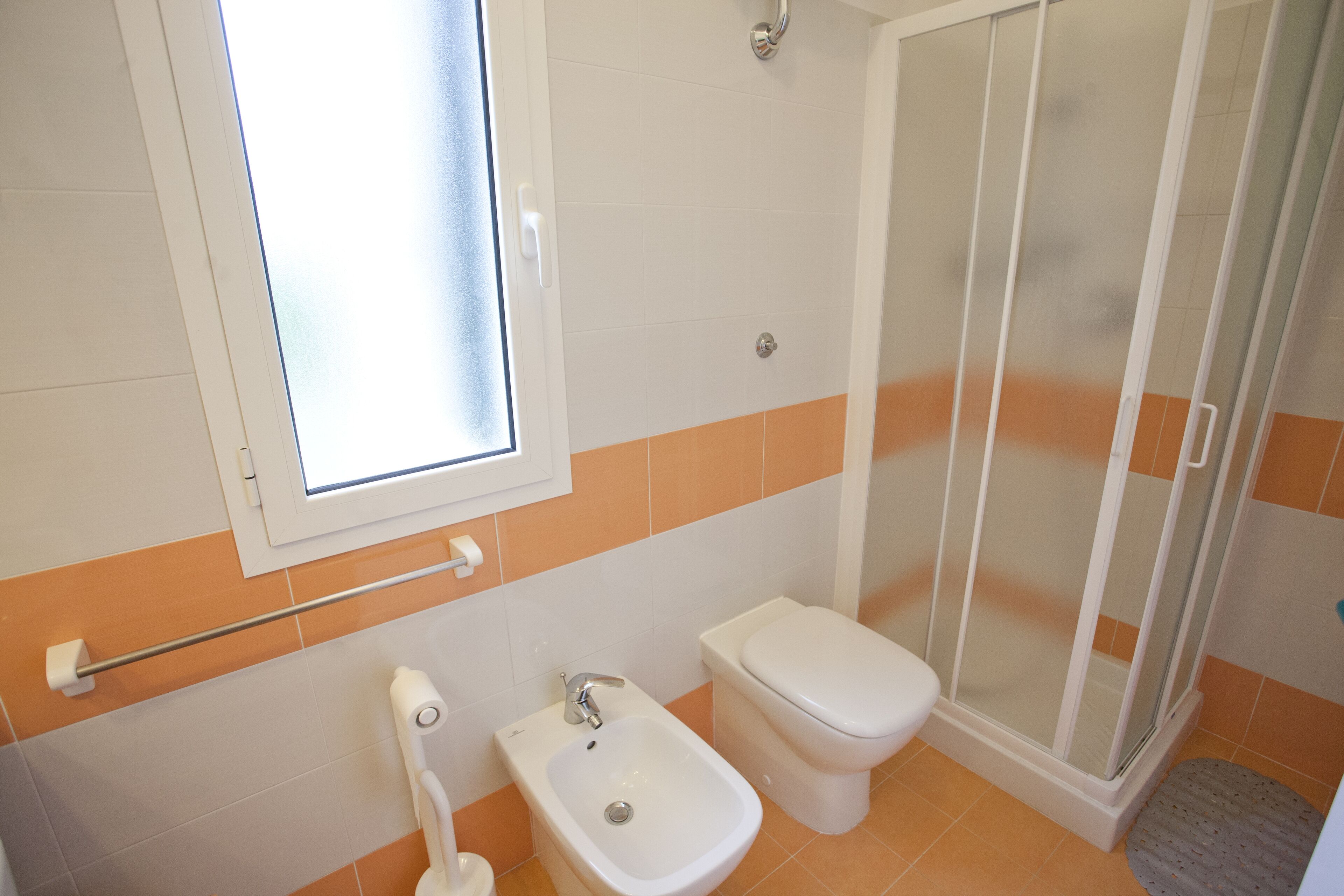 Apartment, 2 Bedrooms (Erica) | Bathroom | Shower, bidet