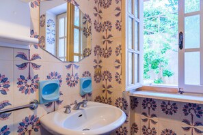 Studio, Ground Floor | Bathroom sink