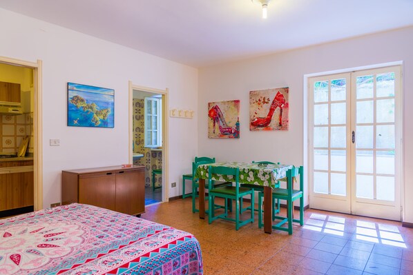 Studio, Ground Floor | In-room dining