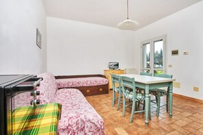 Apartamento básico, 1 quarto (Bilocale Pero n.4) | Área de estar | TV LCD