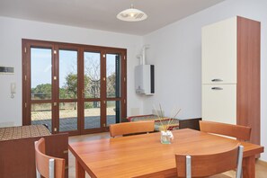 Basic Apartment, 1 Bedroom (Appartamento n.1) | In-room dining