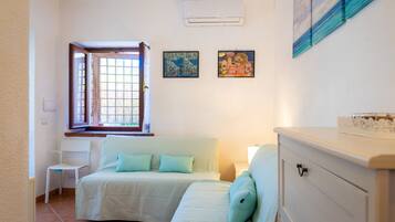 ๋ฒ ์ด์ง ์ํํธ, ์นจ์ค 1๊ฐ | ๊ฑฐ์ค ๊ณต๊ฐ | LCD TV