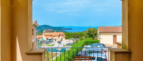 Apartment, 2 Schlafzimmer | Blick vom Balkon