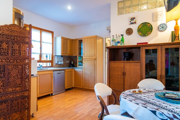 Apartment, 1 Schlafzimmer | Essbereich im Zimmer