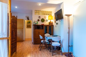 Apartment, 1 Bedroom | Makan dalam bilik