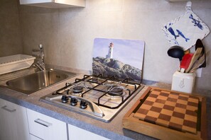 Monolocale | Cucina privata | Frigorifero, piano cottura, pentole/stoviglie/utensili, freezer