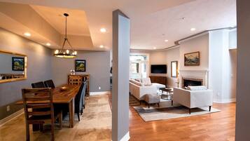 Télévision, cheminée