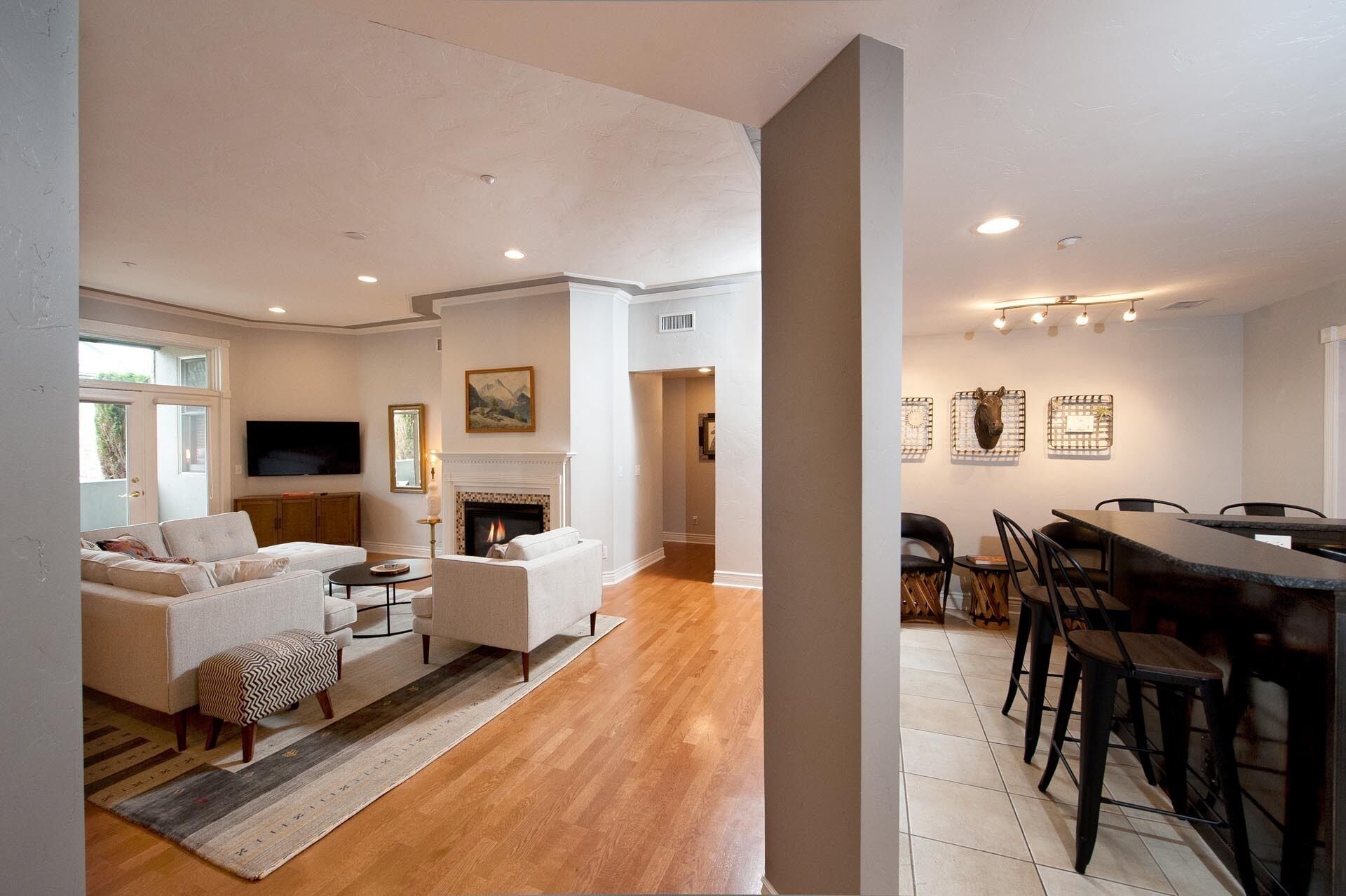 Télévision, cheminée