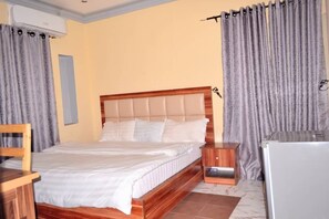 Deluxe Room, 1 Bedroom, Non Smoking, City View | Egyptian cotton sheets, premium bedding, minibar, iron/ironing board - Big Pepper Apartment (Abuja)