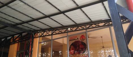 Free daily English breakfast