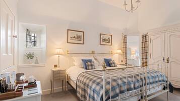 Habitación Confort con 1 cama matrimonial o 2 individuales | Ropa de cama hipoalergénica, edredón, camas Tempur-Pedic y wifi gratis