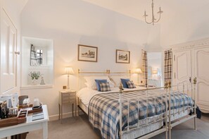 Literie hypoallergénique, couette en duvet d'oie, matelas Tempur-Pedic