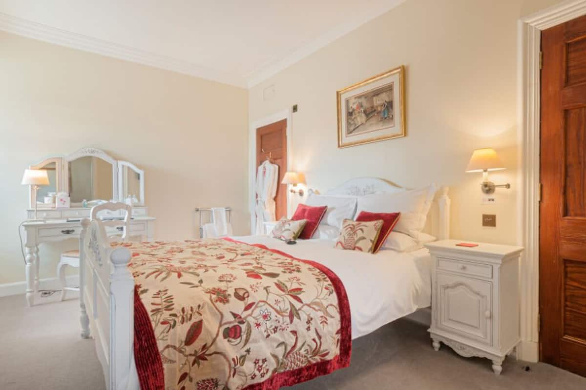 Hypo-allergenic bedding, down duvets, Tempur-Pedic beds, free WiFi
