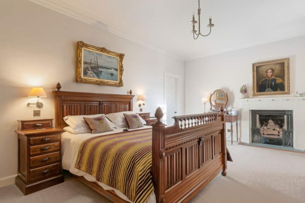 Hypo-allergenic bedding, down duvets, Tempur-Pedic beds, free WiFi