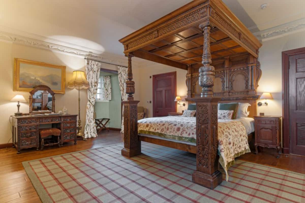 Hypo-allergenic bedding, down duvets, Tempur-Pedic beds, free WiFi